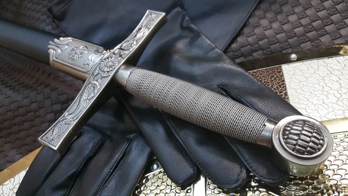 Decorative Medieval Sword - Image 4